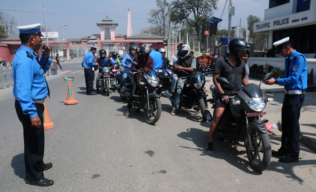 traffic police strict checking during third lockdown